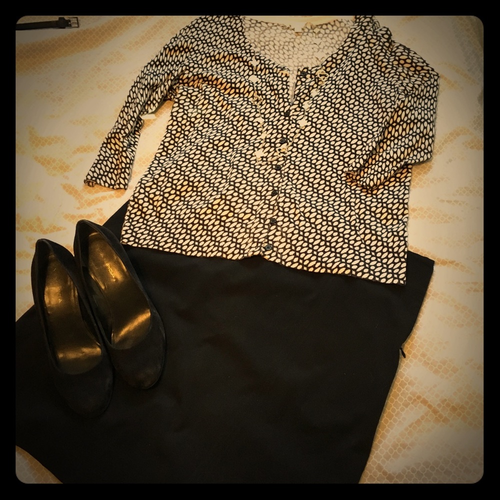 LIKE NEW! T Tahari Reed Black Pencil Skirt